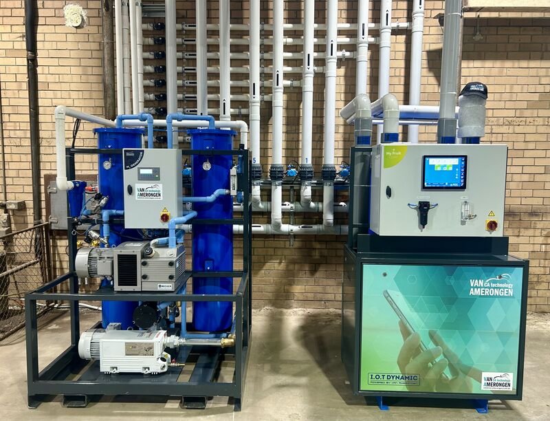 CA equipment need for storing apple in Controlled Atmosphere. The Left one is a VPSA N2 Generator, the right one is a CO2 adsorber.